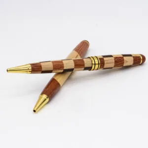 Deux stylos artisanaux en bois tourné main fabriqués en Haute-Vienne - Stylos Chics du Limousin