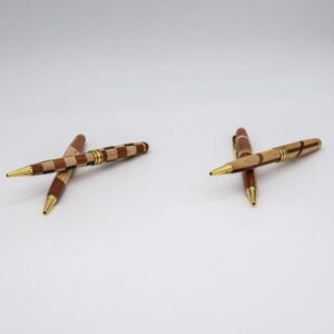 Stylos artisanaux bois fait main Limousin - 4 motifs damier bicolore circulaire - Stylos Chics du Limousin Haute-Vienne
