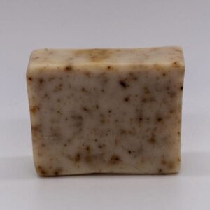 Savon pour peaux sensibles à l'argile blanche et fleurs de lavande de Fabrique du Bois Vignaud