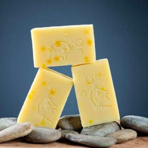 Savon saponifié à froid bulle de safran par La Savonnerie des Monédières