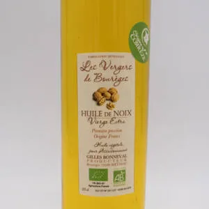 Huile de noix bio artisanal produite par Les Vergers de Bourèges en Corrèze à Meyssac