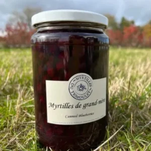 Conserve de myrtilles artisanale au sirop, préparée selon une recette traditionnelle, avec des myrtilles fraîches de la Creuse enrobées d'un délicieux sirop naturel.