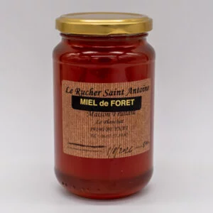Pot de Miel de Forêt du Rucher Saint-Antoine, avec étiquette artisanale. Miel ambré, récolté en France, réputé pour ses arômes boisés et ses bienfaits naturels.
